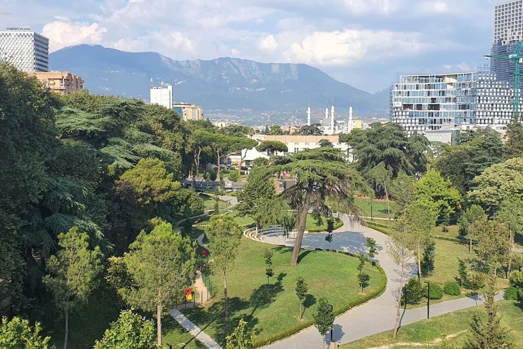 Center Apartment Tiranë Luaran gambar