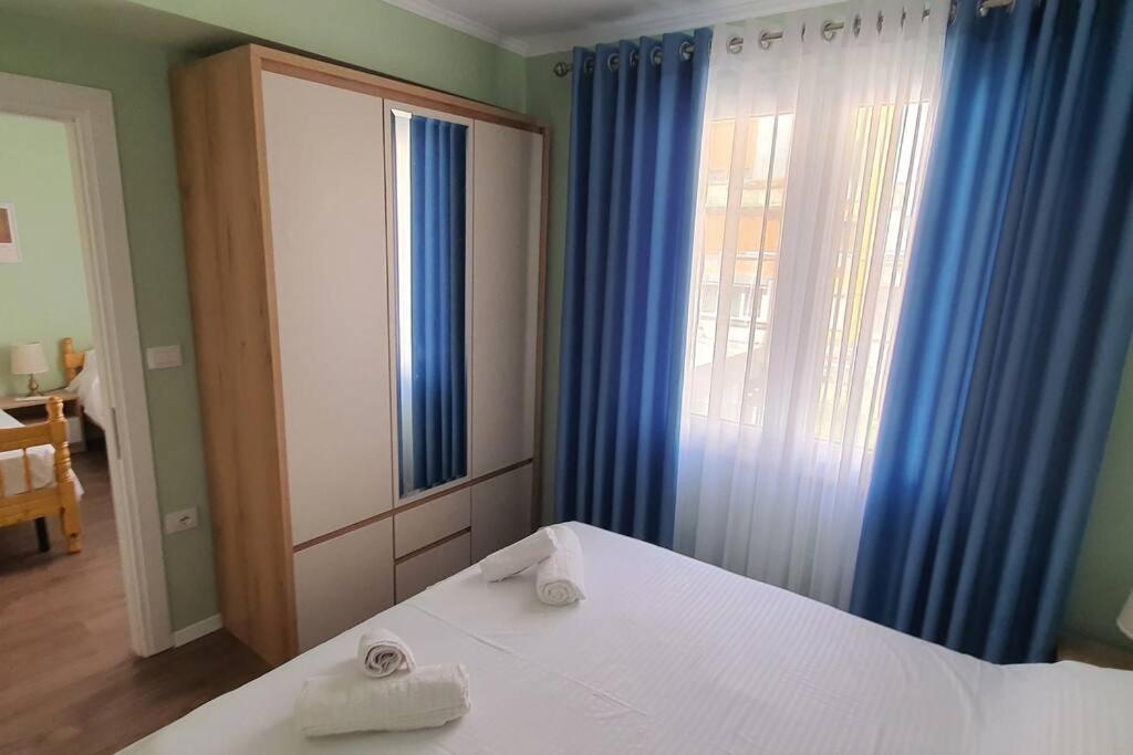 Center Apartment Tiranë Luaran gambar