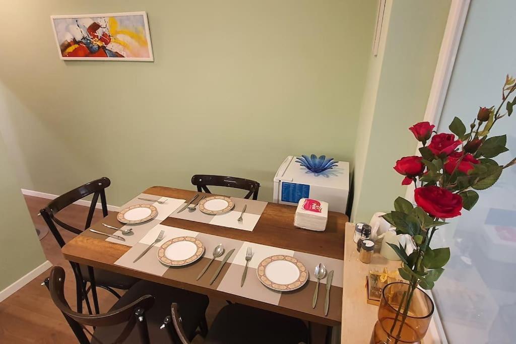 Center Apartment Tiranë Luaran gambar