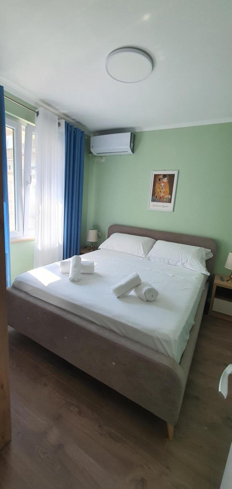 Center Apartment Tiranë Luaran gambar